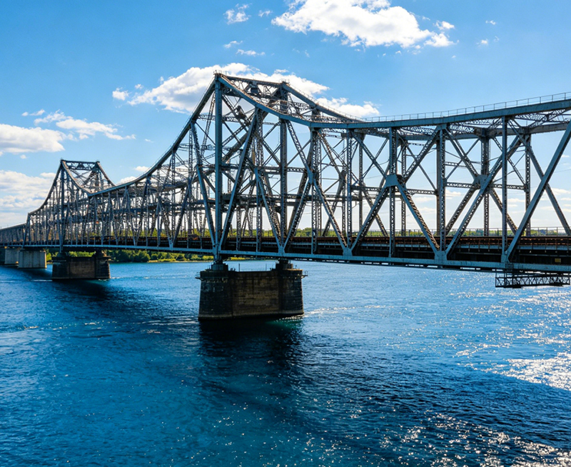 Pont ferroviaire en acier pr&eacute;fabriqu&eacute;