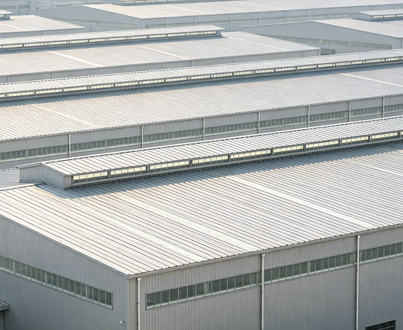 B&acirc;timent d'atelier industriel de structure m&eacute;tallique &agrave; trav&eacute;es multiples